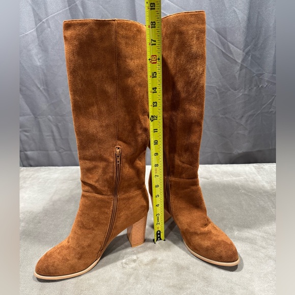 Elegant Tan Knee-High Women's Boots Size 9 - Picture 8 of 13
